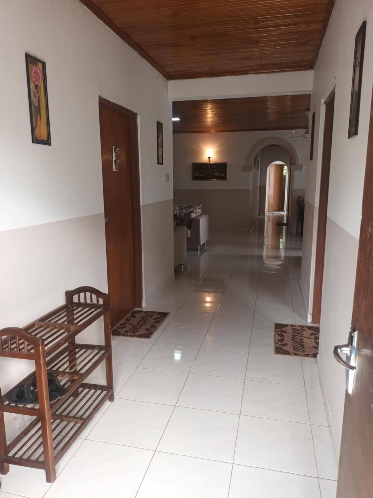 Lovely Flowers In Mount Lavinia Dehiwala-Mount Lavinia Exterior photo