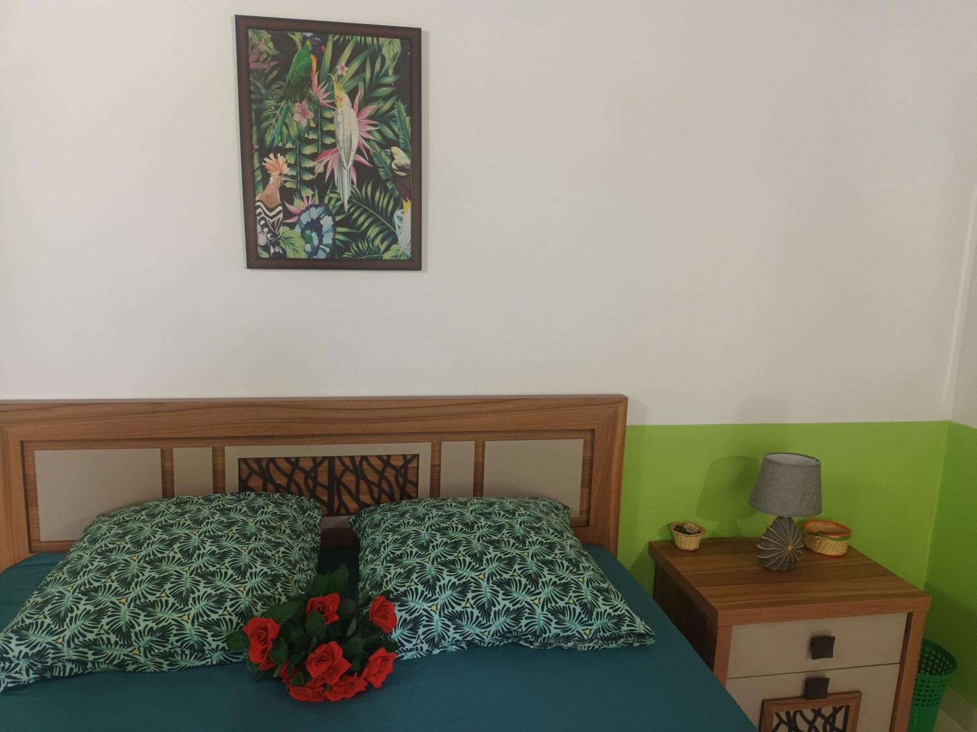 Lovely Flowers In Mount Lavinia Dehiwala-Mount Lavinia Exterior photo